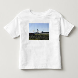 Camiseta Infantil O vaivém espacial Atlantis unfurls sua rampa de