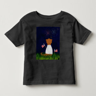 Camiseta Infantil Oliver A Lontra Assistindo Fogos de Artifício