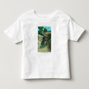 Camiseta Infantil Ônibus de excursão sob a rocha do arco na estrad