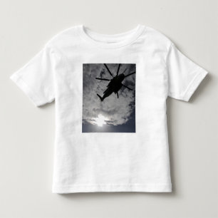 Camiseta Infantil Opinião de baixo ângulo de um CH-53E