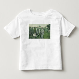 Camiseta Infantil Opinião os pescadores com a captura perto de Fitc