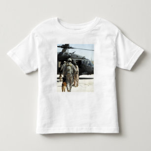 Camiseta Infantil Os alimentadores de cão militares do funcionament