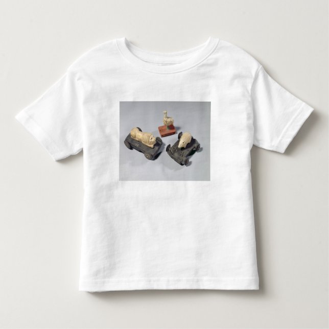 Camiseta Infantil Os brinquedos das crianças: um ouriço, um leão e (Frente)