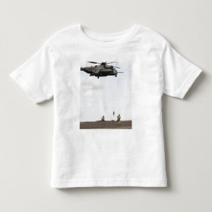 Camiseta Infantil Os pararescuemen da força aérea conduzem uma