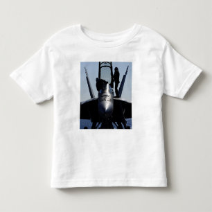 Camiseta Infantil Os pilotos conduzem uma inspeção do pre-vôo