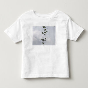 Camiseta Infantil Os soldados do exército saltam de A.A. - 17