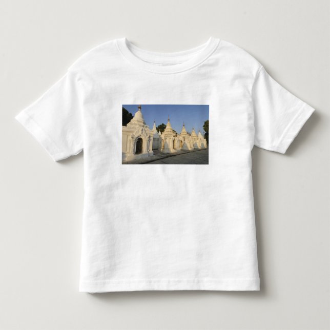 Camiseta Infantil Pagode Kuthodaw em Mandalay, conhecida como a (Frente)