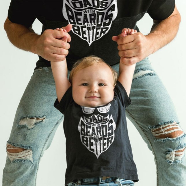 CAMISETA INFANTIL PAIS ENGRAÇADOS COM BARBAS SÃO MELHORES NO DIA DOS (FUNNY DADS WITH BEARDS ARE BETTER FATHERS DAY TODDLER T-SHIRT)