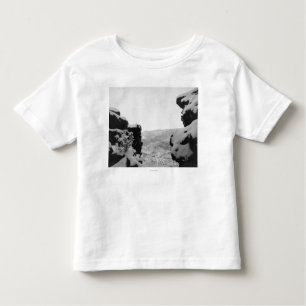 Camiseta Infantil Palha como visto da fotografia branca das rochas