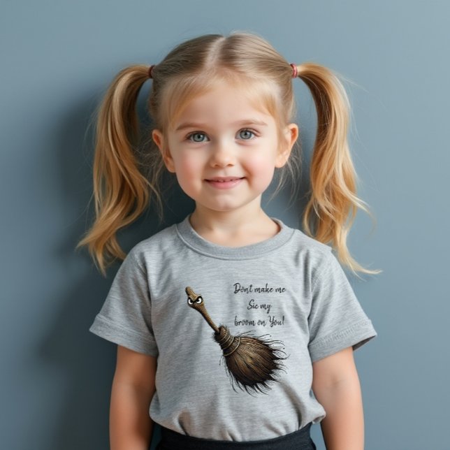 Camiseta Infantil Pet Broom da Bruxa (Good broom... he listens well.)