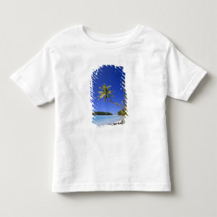 Camiseta Infantil Praia ladeada por palmeiras Ilhas Cook