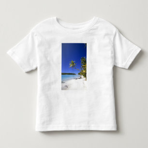 Camiseta Infantil Praia ladeada por palmeiras Ilhas Cook
