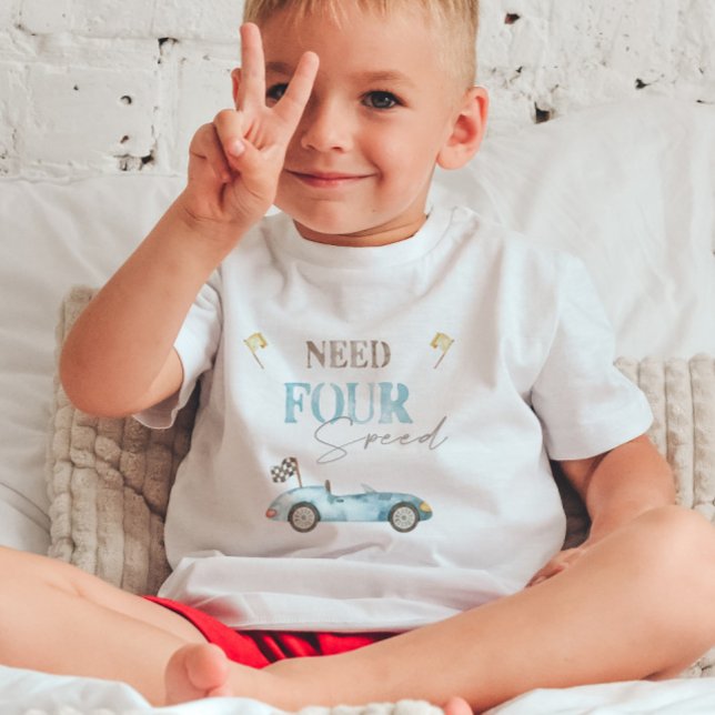 Camiseta Infantil Precisa De Um T-Shirt De Aniversário De Quatro Vel (Criador carregado)