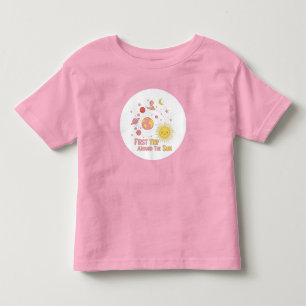 Camiseta Infantil Primeira Viagem À Volta Da Rapariga Solar 11ruas. 