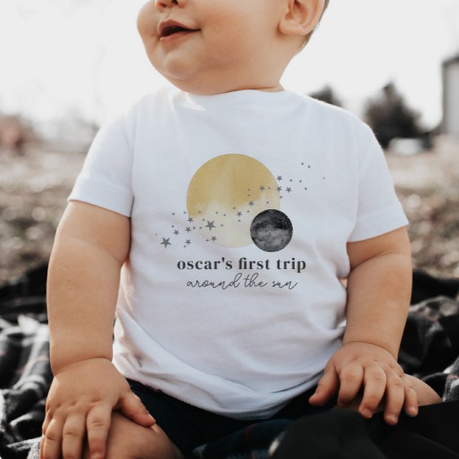 Camiseta Infantil Primeira Viagem Da cinza Em Torno Do Sol (Criador carregado)