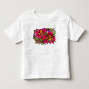 Camiseta Infantil Primeiras planos de línguas pintadas em flor -