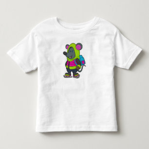 Camiseta Infantil Rato no gelo com skates de gelo e mochila.pn