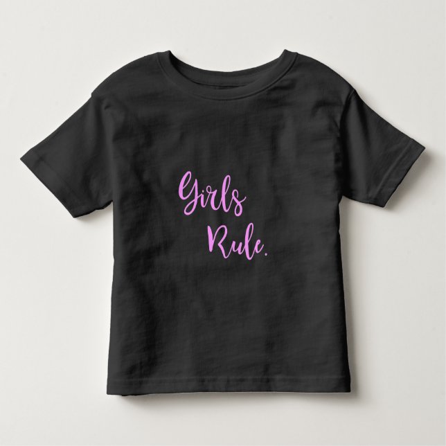Camiseta Infantil Regra de Meninas - Texto Cor-de-Rosa - Cubo Inspir (Frente)