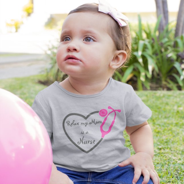 Camiseta Infantil Relaxe Minha Mãe É Uma Enfermeira Estetoscópio Car (Criador carregado)