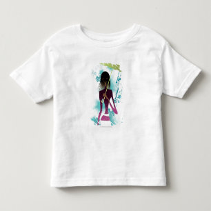 Camiseta Infantil Retrato da jovem segurando bolsa e guarda-chuva