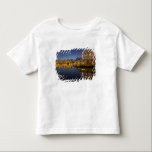 Camiseta Infantil Science World e CBD refletidos em False Creek,<br><div class="desc">COPYRIGHT David Wall / DanitaDelimont.com| CN02 DWA0002.jpg| Science World e CBD refletidos em False Creek,  Vancouver,  British Columbia,  Canadá</div>