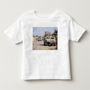 Camiseta Infantil Segurança da conduta de Humvee durante uma