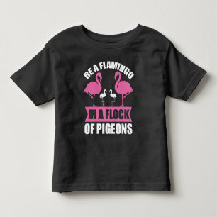 Camiseta Infantil Seja um Flamingo em um Bando de Pombos