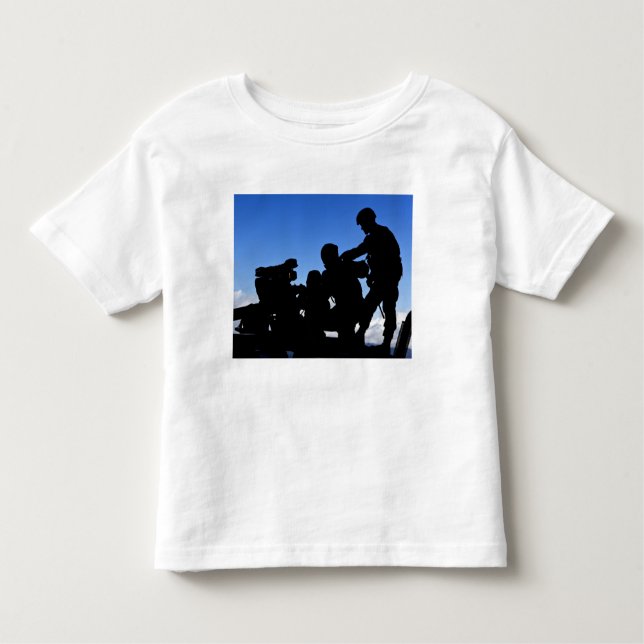 Camiseta Infantil Silhuette de soldados (Frente)