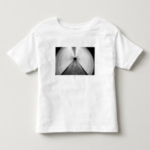 Camiseta Infantil Singapura. Uma passagem pedestre iluminada em
