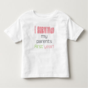 Camiseta Infantil Sobrevivi aos meus pais no primeiro ano, rosa