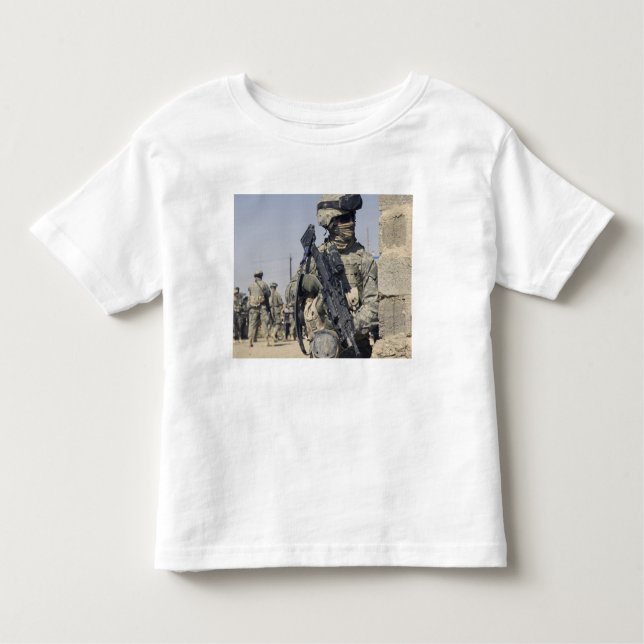 Camiseta Infantil Soldado armado com MK-48 (Frente)