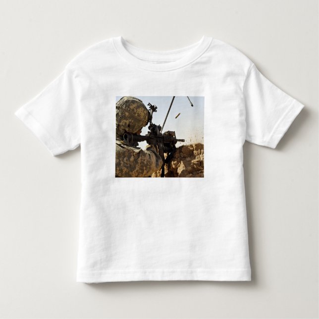 Camiseta Infantil soldado invade forças inimigas (Frente)