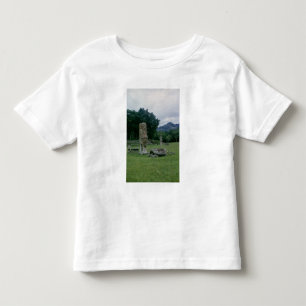 Camiseta Infantil Stele no pátio de entrada da plaza central