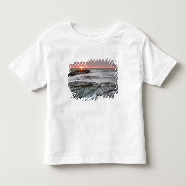Camiseta Infantil Sunrise perto do Parque Estadual de Brenton Point  (Frente)