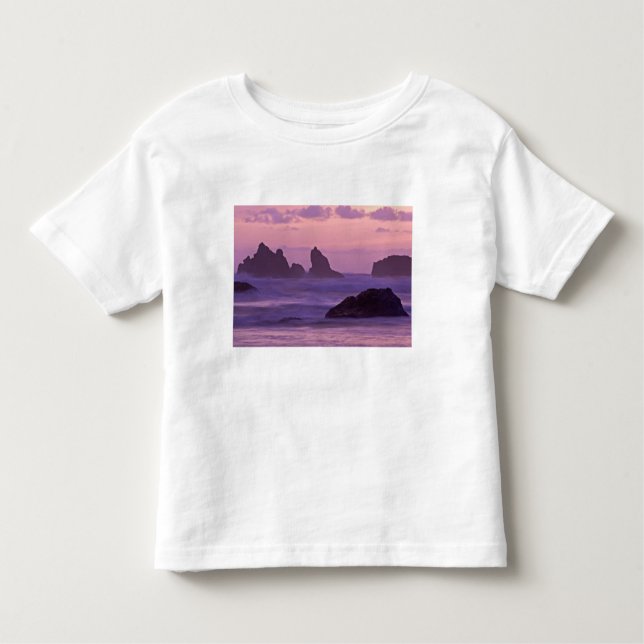Camiseta Infantil Sunset em Bandon Beach Sea Stacks. (Frente)