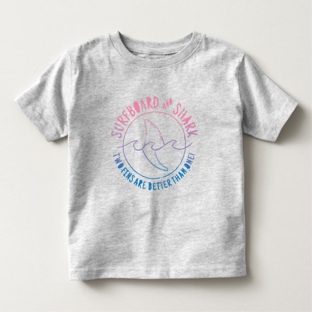 Camiseta Infantil Surfe De Surfe E Tubarão Engraçado No Verão (Frente)