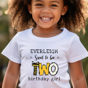 Camiseta Infantil Tão doce para ser dois floral 2º aniversário