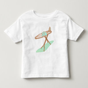 Camiseta Infantil Tarefas domésticas de conselho de ferro e passar a
