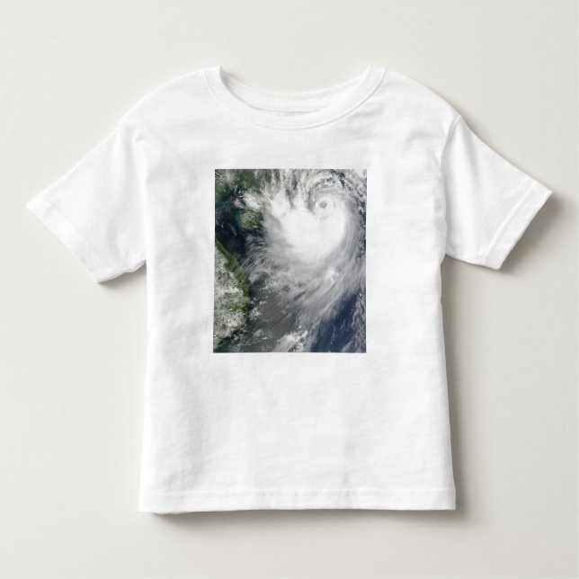 Camiseta Infantil Tempestade tropical Koppu perto de terra (Frente)