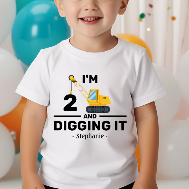 Camiseta Infantil Tenho Dois Anos E Estou Adorando 2º Aniversário Me (Criador carregado)