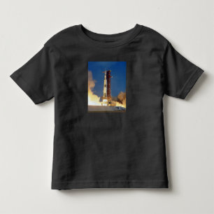 Camiseta Infantil Terra Treme quando Saturno V Ilumina o Céu em Dire