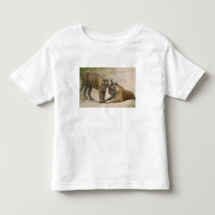 Camiseta Infantil Tigre-de-bengala-real e filhote - Tocando à frente
