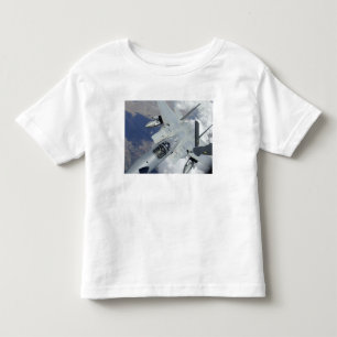 Camiseta Infantil Trações de um F-15 Eagle longe de um KC-135