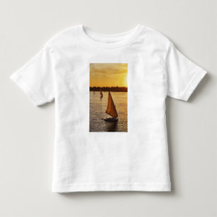 Camiseta Infantil Três faluas com turistas no rio Nilo em
