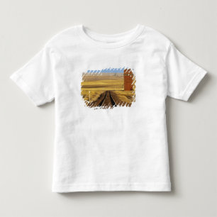 Camiseta Infantil Trilhos de trem levam a velho celeiro em Collins