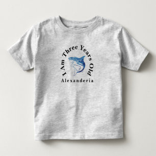 Camiseta Infantil Tubarão-azul Aniversário adicione nome, Eu tenho 3