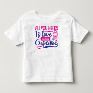 Camiseta Infantil Tudo que você precisa é amor e Cupcake