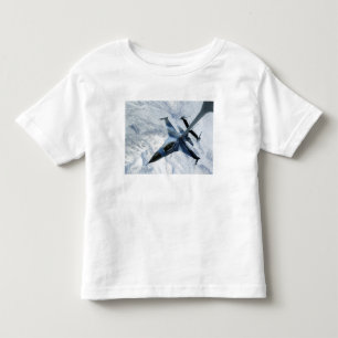 Camiseta Infantil Um agressor F-16 senta-se na posição do contato