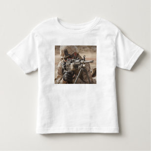 Camiseta Infantil Um atirador automático de armas fornece instrutor