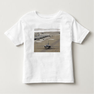 Camiseta Infantil Um B-1B Lancer chega na base da Força Aérea de Eie